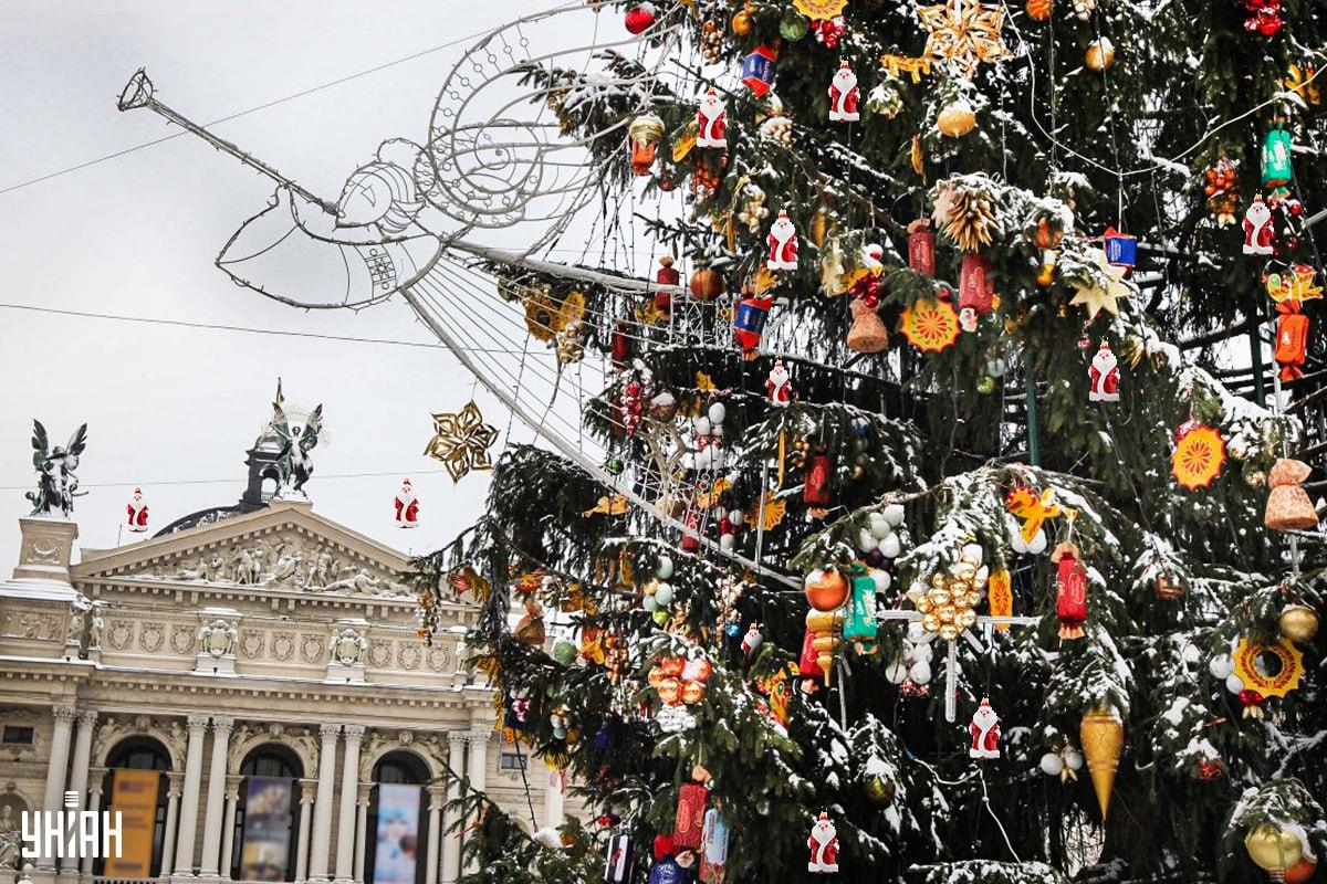 Vánoční stromek s ukrytými figurkami - zadání hádanky