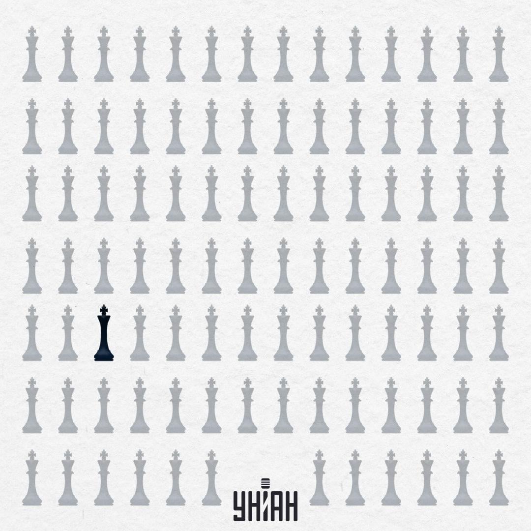 Podivný šachový král byl ve třetí řadě odspodu blíže k pravému okraji obrázek / koláž Moje