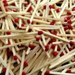 Velmi obtížná hádanka: doplňte tři shody a získejte správnou odpověď.